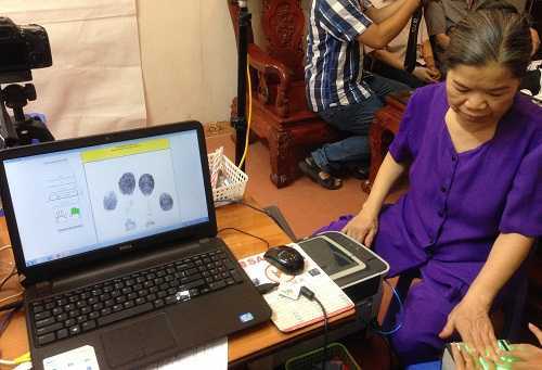 Công an xuống tận nhà cấp chứng minh thư cho người dân