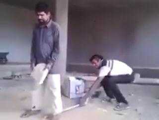 Màn chơi khăm bạn thân cực dị hợm