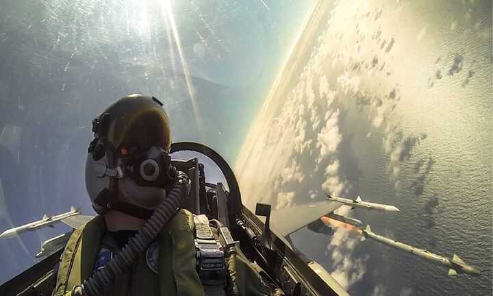 Video: Chiến đấu cơ F-16 của Đan Mạch phóng tên lửa bắn hạ mục tiêu ngoạn mục
