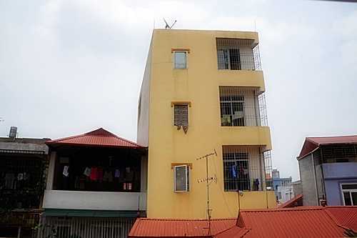 Hoa mắt, vã mồ hôi phòng trọ áp mái: 'Sống chết' có điều hòa mới thuê