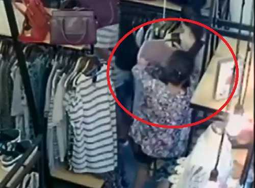 Video: 'Nữ quái' móc túi tinh vi trong cửa hàng quần áo