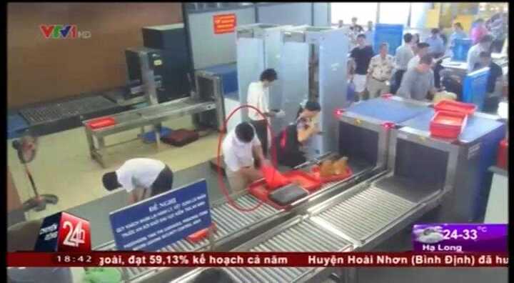 Clip: Lật tẩy hàng loạt vụ hành khách lấy đồ của nhau ở sân bay