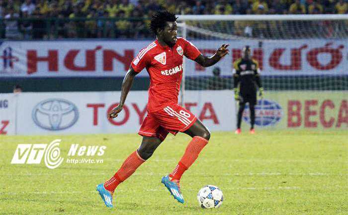 Dùng ngoại binh tại V-League: 'Có thực mới vực được đạo'