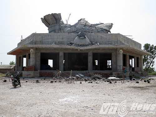 Kinh hoàng tượng Phật hàng chục tấn đang thi công bất ngờ đổ sập