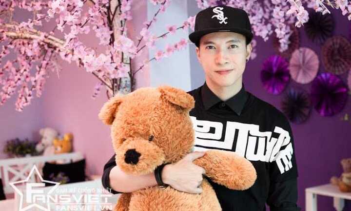 ST (365) mở quán cafe toàn gấu bông