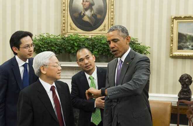 Tiếp Tổng Bí thư Nguyễn Phú Trọng, Tổng thống Obama đeo đồng hồ gì?