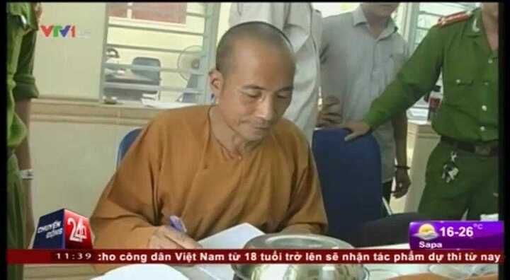 Clip: Giả người tu hành đi lừa đảo, xin tiền