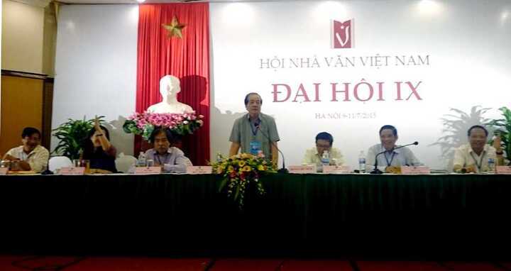 Nhà thơ Hữu Thỉnh tiếp tục góp mặt trong Ban chấp hành Hội Nhà văn Việt Nam khóa IX