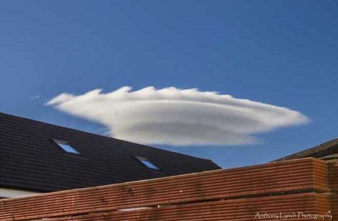 Ngỡ ngàng những đám mây giống hệt UFO