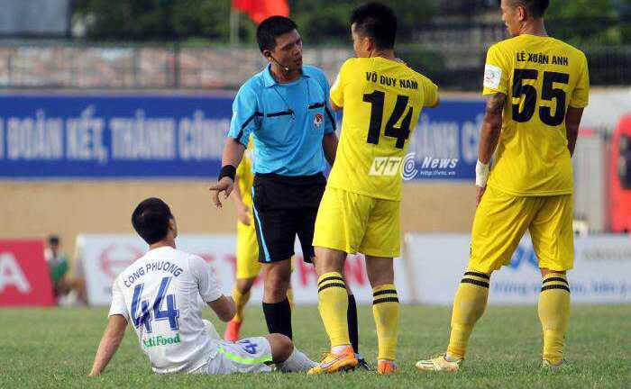 Clip: Văn Sơn mắc lỗi ngớ ngẩn, HAGL bị gỡ hòa