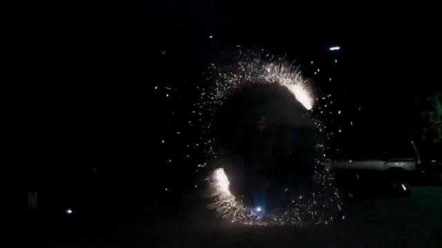 Biểu diễn pháo hoa theo phong cách lạ