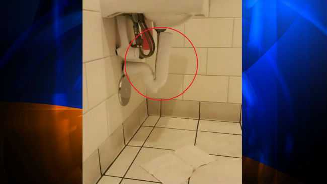 Phát hiện camera quay lén trong nhà vệ sinh của Starbucks