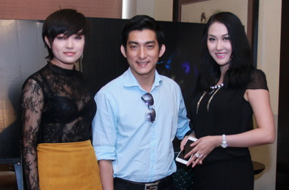 Tinna Tình mặc váy xuyên thấu sexy bên vợ chồng Phi Thanh Vân