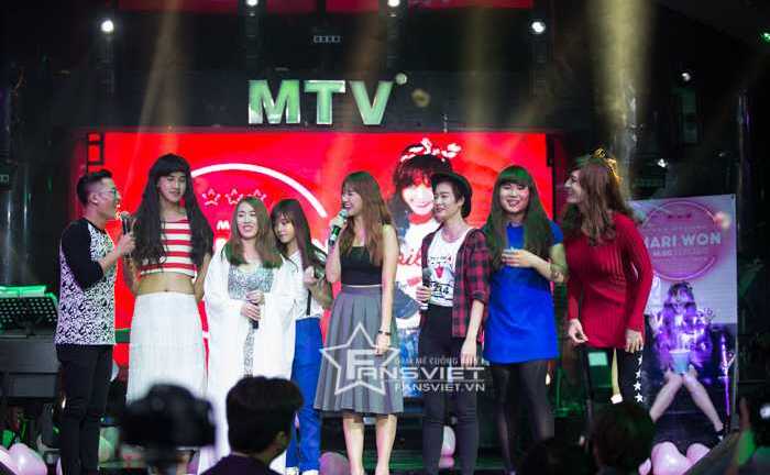 BB&BG giả gái, hát nhép hit của Hari Won khiến fan cười ngất