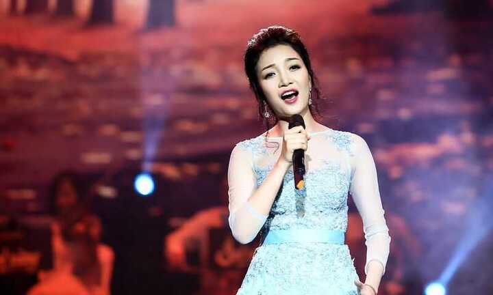 Phạm Thu Hà lãng mạn hát Suối mơ, Thu cô liêu nhớ nhạc sĩ Văn Cao