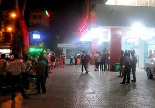 Đứt dây cáp, thủy thủ và công nhân rơi xuống boong tàu tử vong