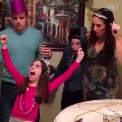 Gia đình nhí nhố tung clip khiến dân mạng cười nghiêng ngả