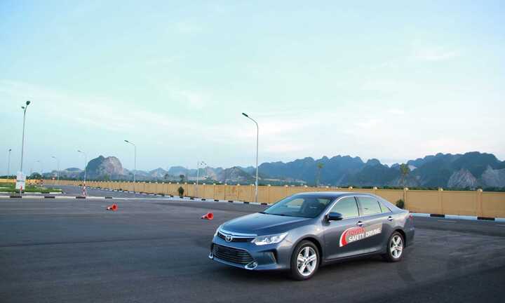 Khóa học lái xe an toàn cho cán bộ chiến sỹ Cục CSGT