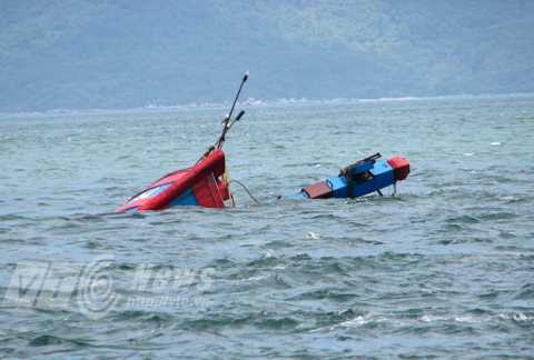 11 ngư dân bị tàu Trung Quốc đâm rơi xuống biển kể về phút hiểm nguy