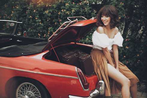 Diện toàn đồ bình dân, Bích Phương vẫn thành 'ngôi sao đường phố'