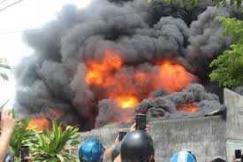 Cháy nổ lớn tại kho sơn