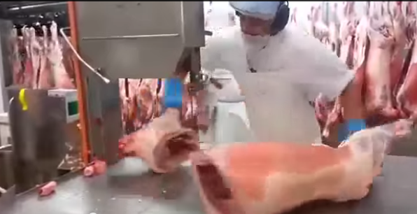 Clip: Tròn mắt với kỹ năng cắt lát thịt heo nhanh như chớp