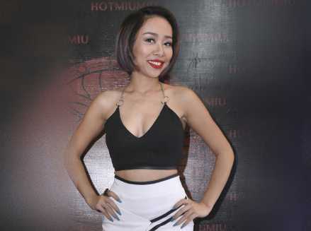 Thảo Trang mạnh tay hở bạo khoe vẻ sexy