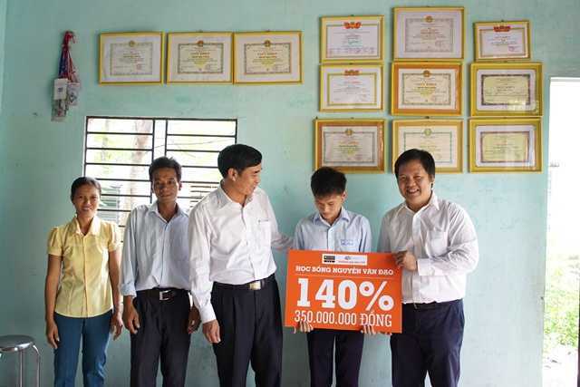 Chàng trai nghèo trường chuyên Lê Quý Đôn nhận học bổng 350 triệu đồng