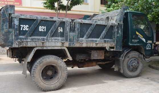 'Hoá chất' trong clip tố nghi can phá hoại đường là tinh nhựa thông