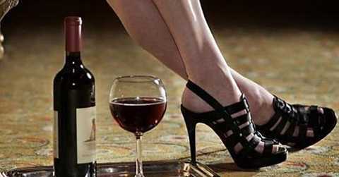 Trải lòng của những nữ sinh làm nghề nhậu thuê ở Sài Gòn