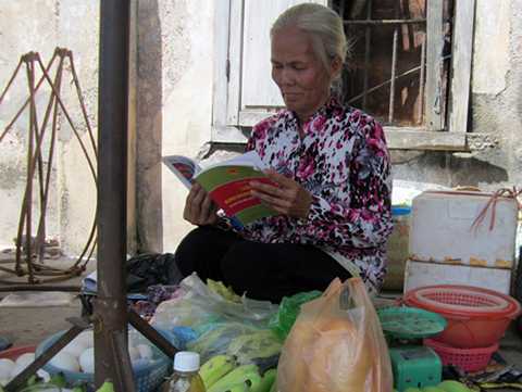 Bà bán chuối 55 tuổi đỗ cử nhân Luật