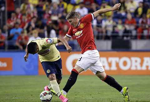 Man Utd ra mắt 4 tân binh, thắng thiếu thuyết phục