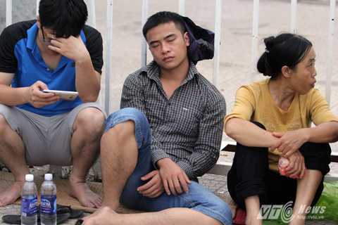 Clip: Vật vã chờ mua vé xem Man City-Việt Nam