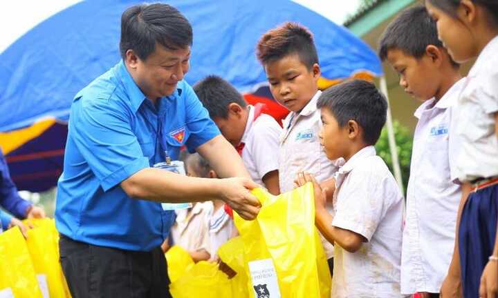 Thanh niên Thủ đô tình nguyện tại Lào