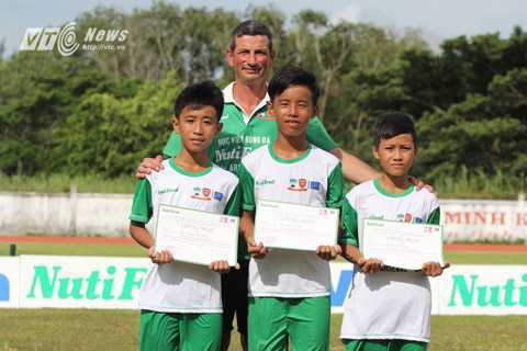 77 thí sinh vào chung kết, tranh suất vào học viện Nutifood HAGL Arsenal JMG