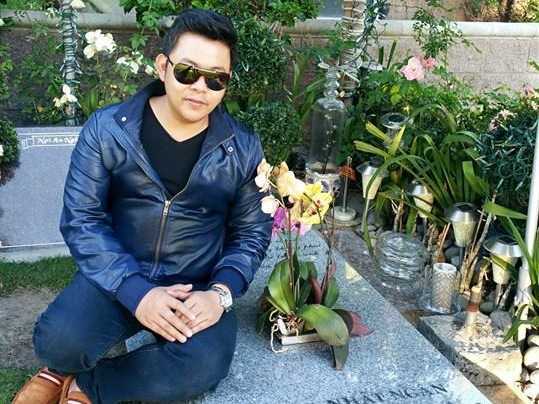 Quang Lê trần tình việc ngồi lên mộ nhạc sỹ Nhật Ngân