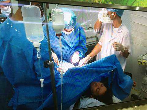 Phẫu thuật trực tuyến cứu bệnh nhân Trường Sa viêm ruột thừa cấp