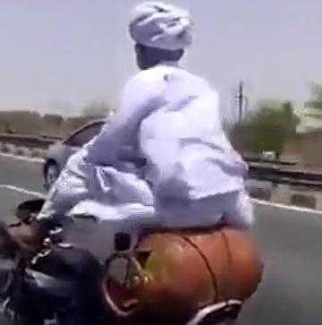 Chở bình gas kiểu Ấn Độ