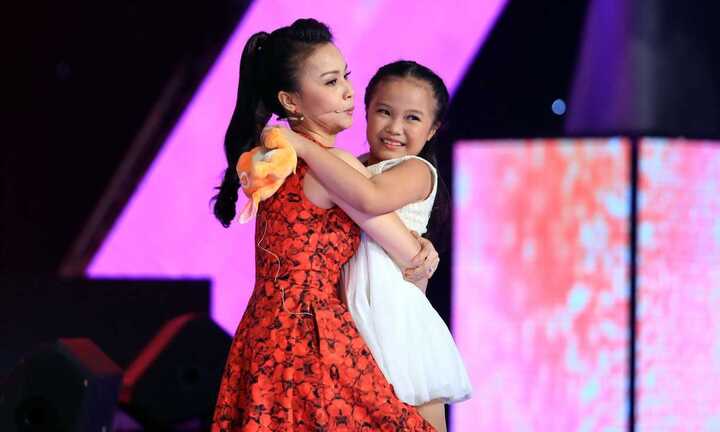 Bản sao nhí Thùy Chi khiến HLV ''The Voice Kids' đua nhau tranh giành