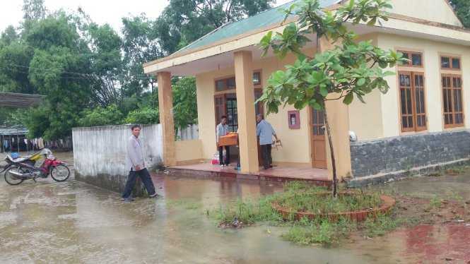 Nghi án chồng tưới xăng đốt làm con chết, vợ bỏng nặng