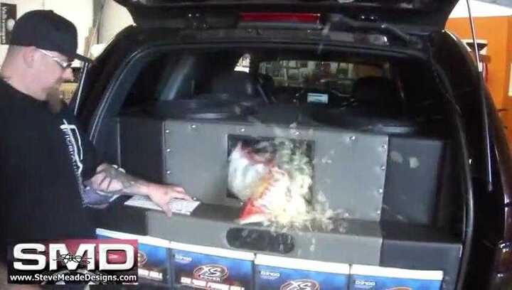 Clip: Kinh hoàng sức mạnh dàn âm thanh 30000W nghiền nát khoai tây chiên