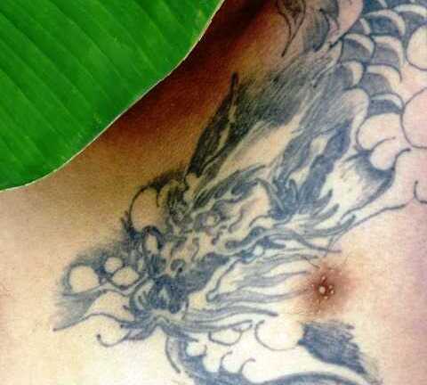 Nam thanh niên xăm trổ hình rồng chết bên vệ đường