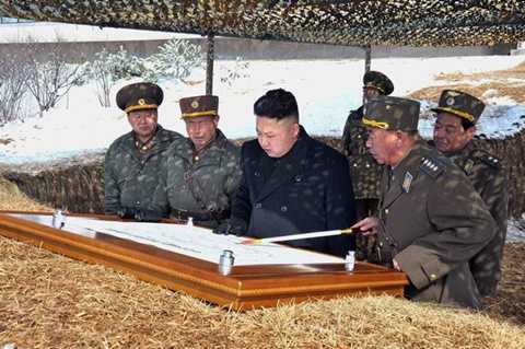Ông Kim Jong-un thị sát diễn tập chiến tranh chống Mỹ, Hàn