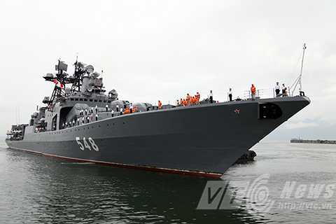 Bộ ba chiến hạm săn ngầm Hải quân Nga cập bến Đà Nẵng