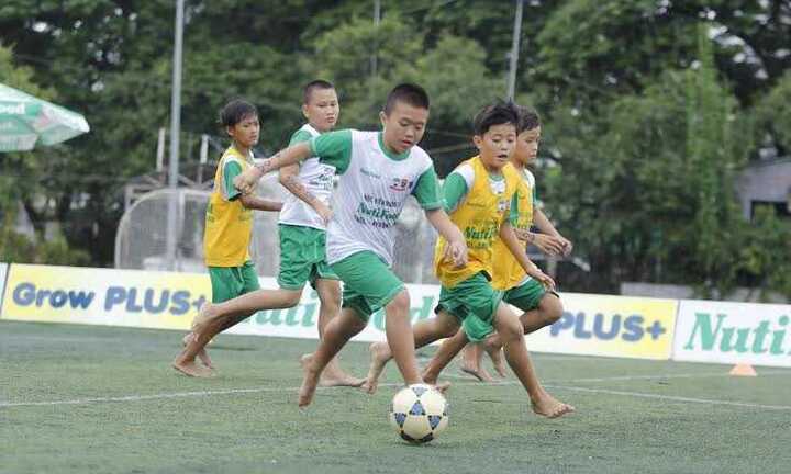 JMG yêu cầu cao, chủ tịch Nutifood dùng biệt thự riêng làm học viện bóng đá