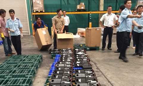 Bắt vụ vận chuyển súng đạn cực lớn vào Việt Nam