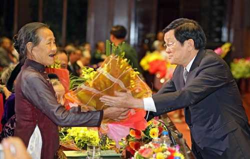 Phát nhạc nước ngoài trong chương trình 'Khát vọng đoàn tụ', ban Giám đốc Trung tâm PT-TH Quân đội bị kỷ luật