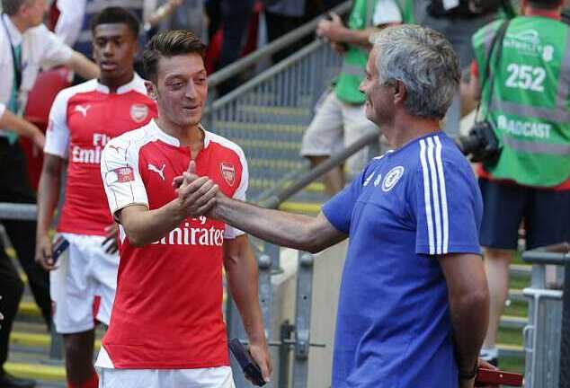 Mourinho ném huy chương, mỉa mai Arsenal chơi tử thủ