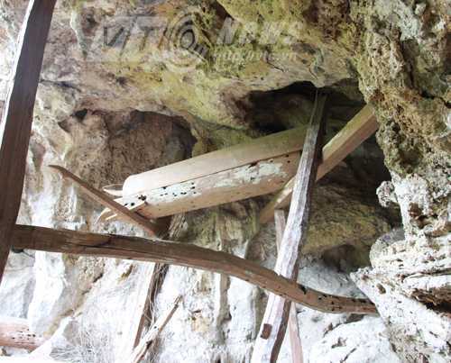 Dựng tóc gáy lời đồn 'ma ám' ở hang mộ trên vách đá