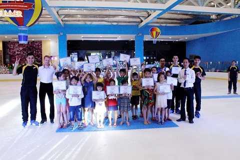 Trao học bổng tìm kiếm tài năng Vinpearlland Ice Rink 2015